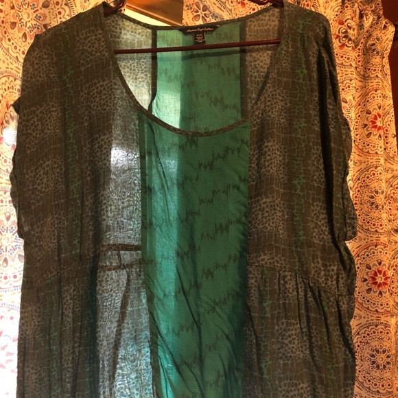 American Eagle flowy top - Picture 1 of 3